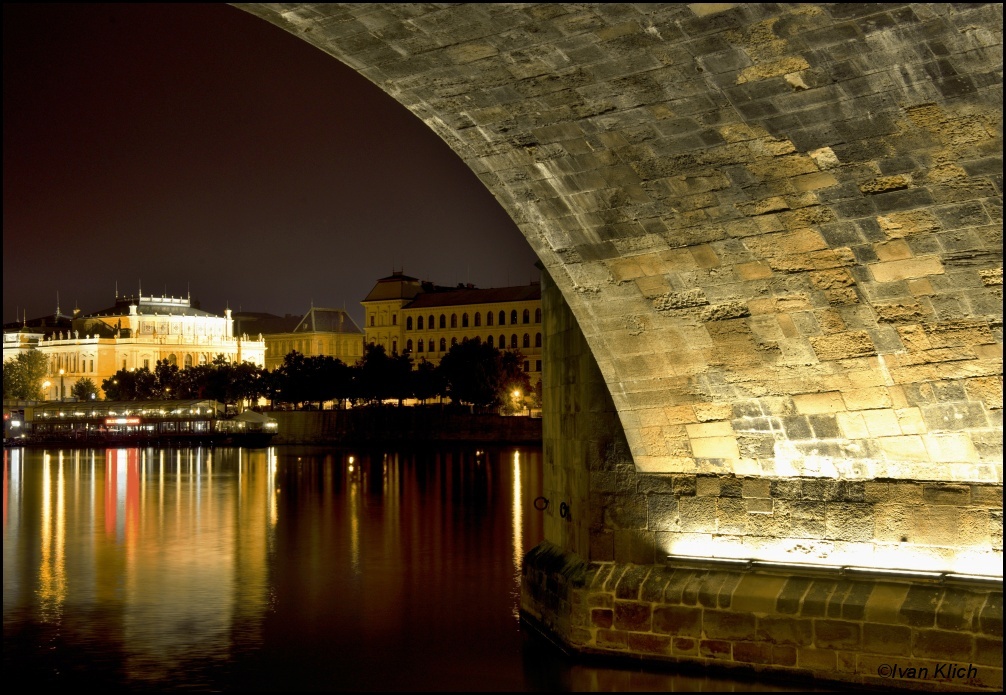 Karlův most a pohled na Rudolfinum