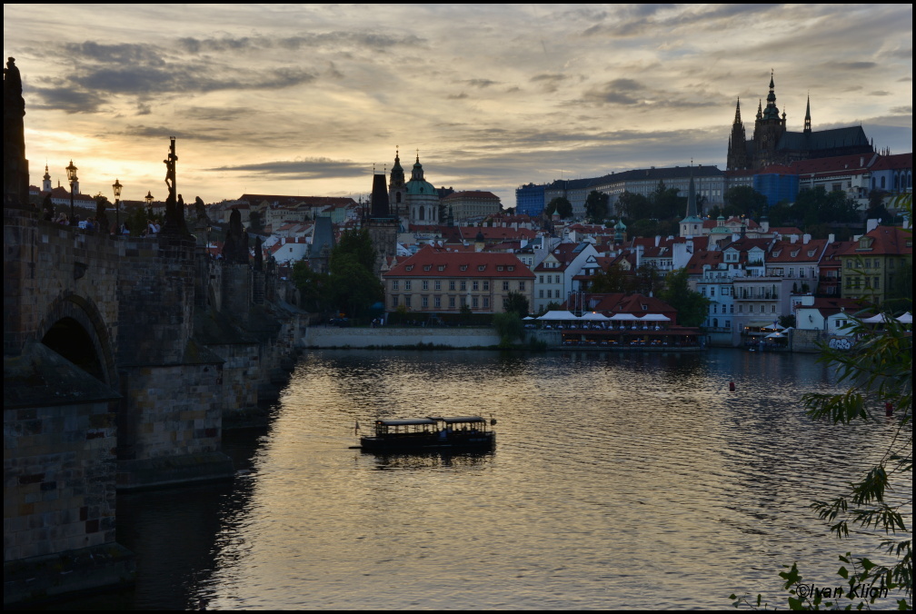 Karlův most, Mikuláš a Hradčany